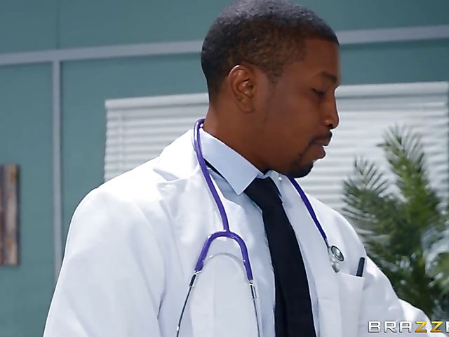 Black doctor anal fucks bootylicious mom Dee Williams in his office