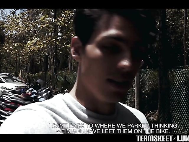 Asian girlfriend Luna gives an outdoor blowjob by the sea on vacation 