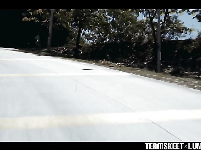 Asian girlfriend Luna gives an outdoor blowjob by the sea on vacation 