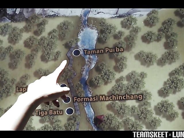 Asian girlfriend Luna gives an outdoor blowjob by the sea on vacation 