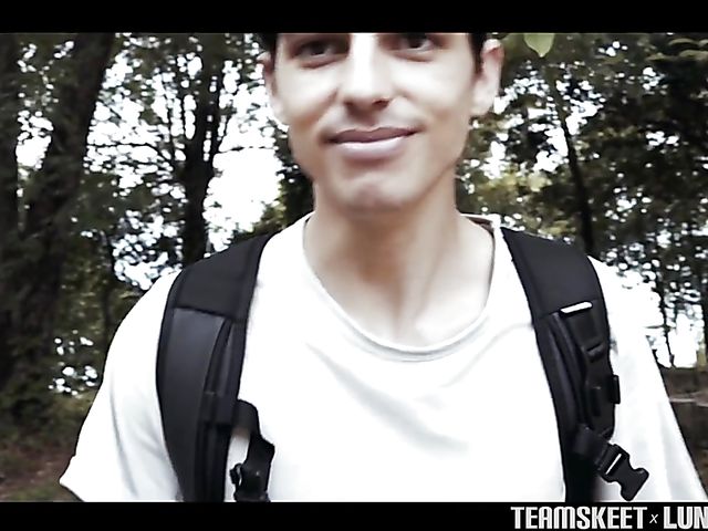 Asian girlfriend Luna gives an outdoor blowjob by the sea on vacation 