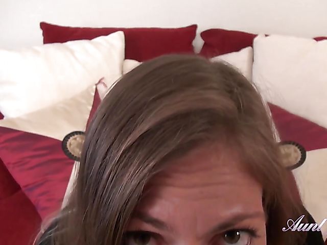 Hairy mom Chelsea knows how to seduce you