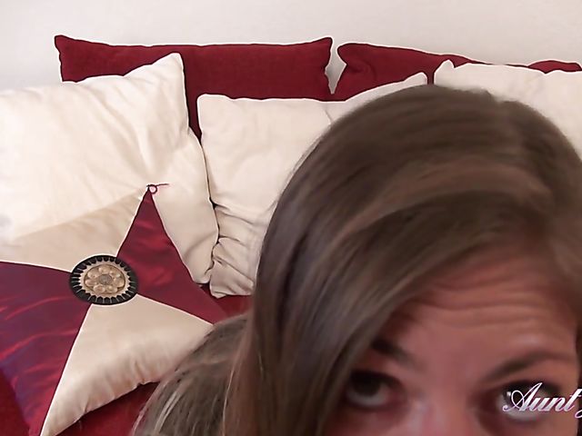 Hairy mom Chelsea knows how to seduce you