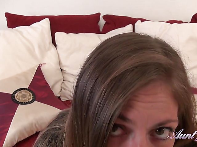 Hairy mom Chelsea knows how to seduce you