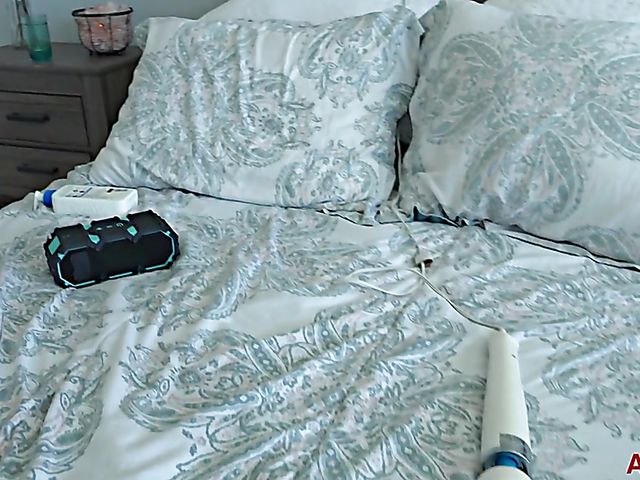 Behind the scenes with big tit MILF Katy Jayne walking naked and opening her pussy