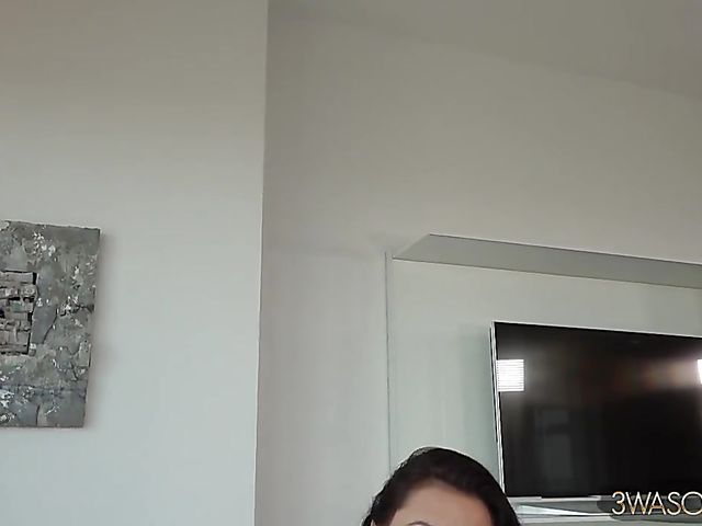 MILF with mega boobs Ewa Sonnet goes topless to the music