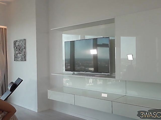 MILF with mega boobs Ewa Sonnet goes topless to the music