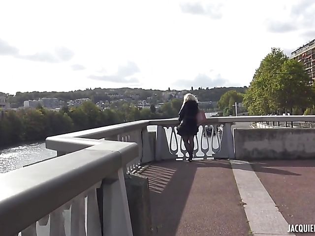 Blonde MILF anal in black nylons with 37-year-old french lady Laurence