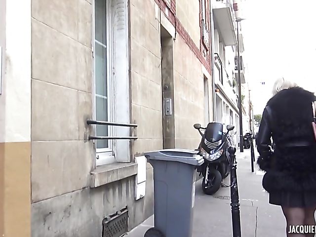 Blonde MILF anal in black nylons with 37-year-old french lady Laurence