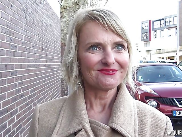 Mature french anal lover in black nylons Cintya takes two