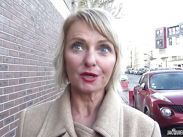 Mature french anal lover in black nylons Cintya takes two