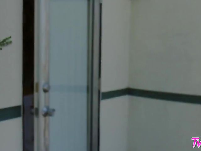 Lesbian gym session with MILF Nicole Aniston and teen Elsa Jean goes wrong