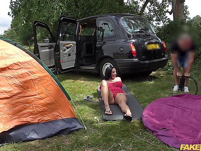 Fake taxi driver picks up sexy Luci Reign and fucks her cunt in nature