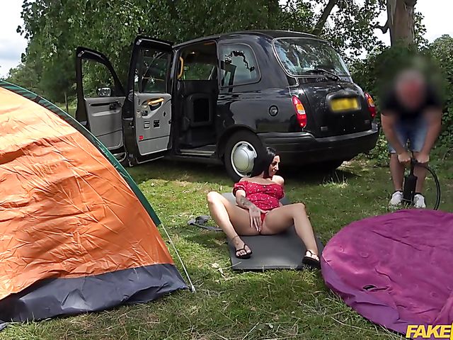 Fake taxi driver picks up sexy Luci Reign and fucks her cunt in nature