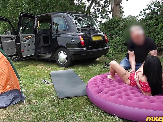 Fake taxi driver picks up sexy Luci Reign and fucks her cunt in nature