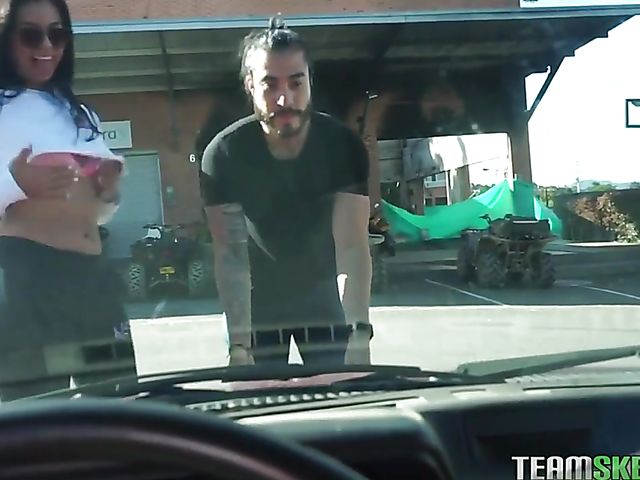 Oye Loca latina Cassandra is addicted to sex