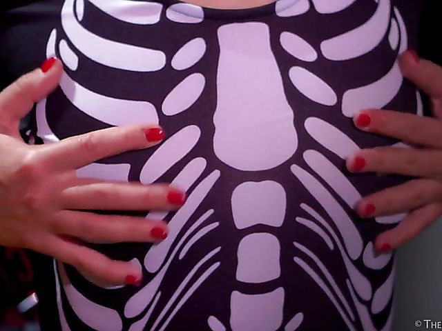 Alexis Crystal fingering herself while preparing for Halloween