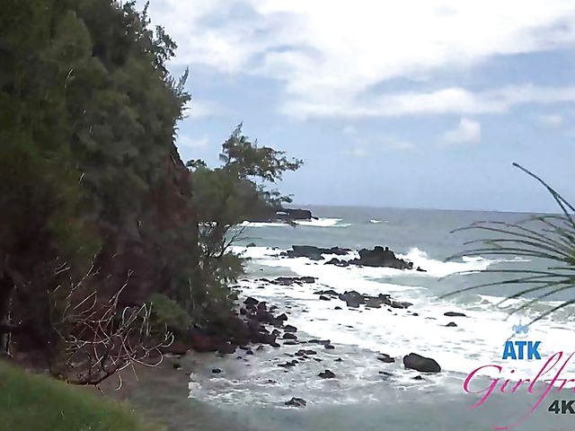 ATK GF Chloe Temple spreading pussy and showing her tampon in the car on the way to the ocean