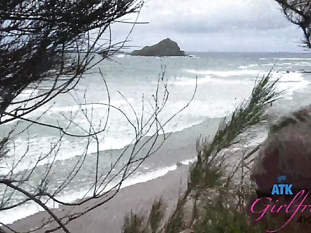 ATK GF Chloe Temple spreading pussy and showing her tampon in the car on the way to the ocean