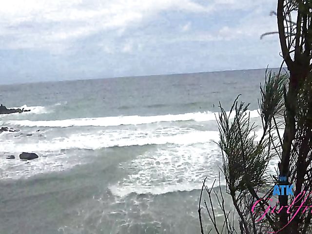 ATK GF Chloe Temple spreading pussy and showing her tampon in the car on the way to the ocean