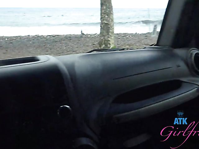 ATK GF Chloe Temple spreading pussy and showing her tampon in the car on the way to the ocean