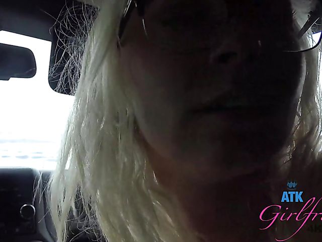 ATK GF Chloe Temple spreading pussy and showing her tampon in the car on the way to the ocean