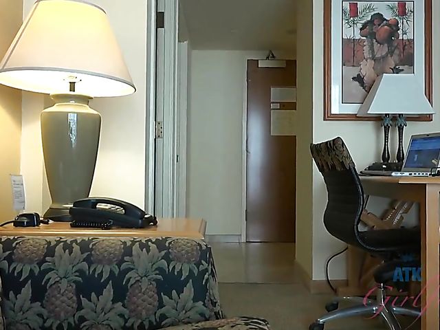 His blonde girlfriend Taylor Whyte loves his fuck stick