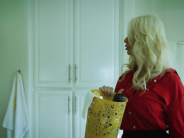 Stepson bangs his busty mother London Rivers