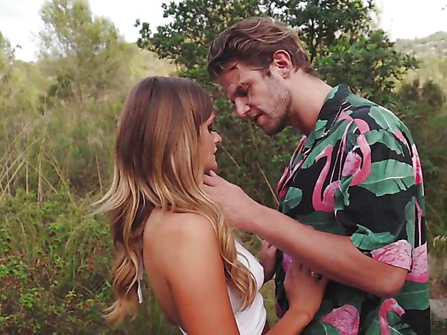 Risky outdoor sex with hot looking jogger Honour May