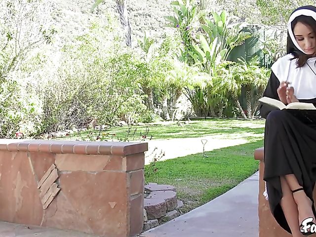 Lesbian nun Isabella Nice helps horny Brooklyn Gray