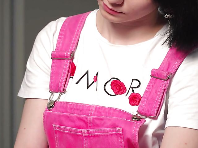 Naja Fuzzy solo fingering in her spare time