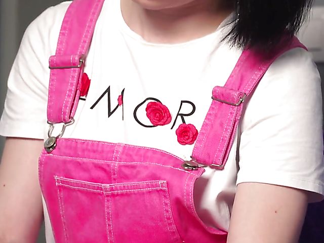 Naja Fuzzy solo fingering in her spare time