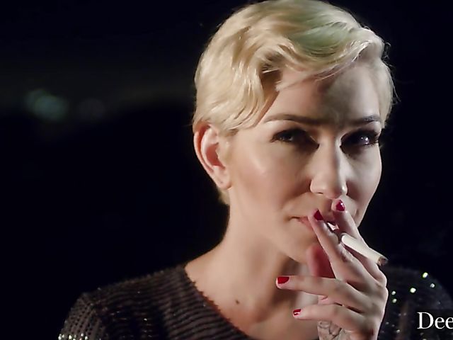 Skye Blue and Manuel Ferrara have shower sex after massage 