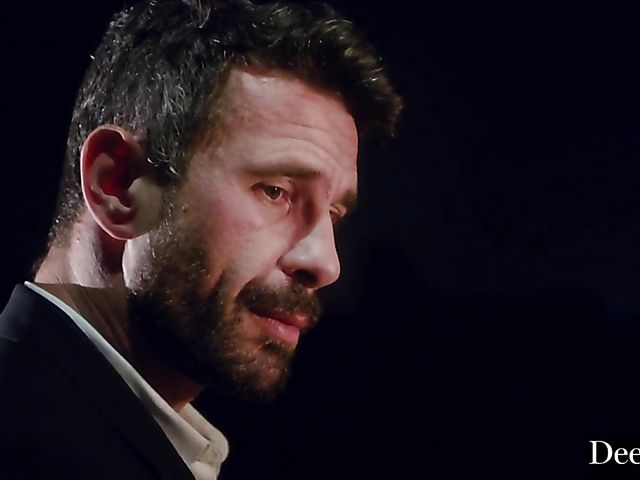 Skye Blue and Manuel Ferrara have shower sex after massage 