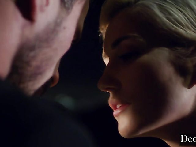 Skye Blue and Manuel Ferrara have shower sex after massage 