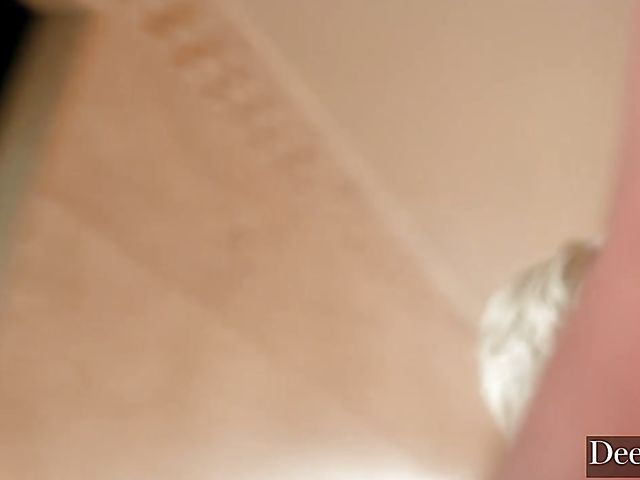 Skye Blue and Manuel Ferrara have shower sex after massage 