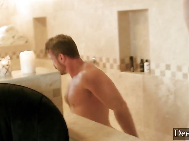 Skye Blue and Manuel Ferrara have shower sex after massage 