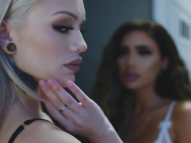 Skinny threesome with Alex Grey and Naomi Woods