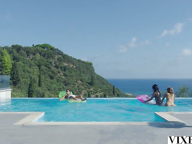 Beach threesome with hot bikini babes Lexi Donna and Alexis Crystal