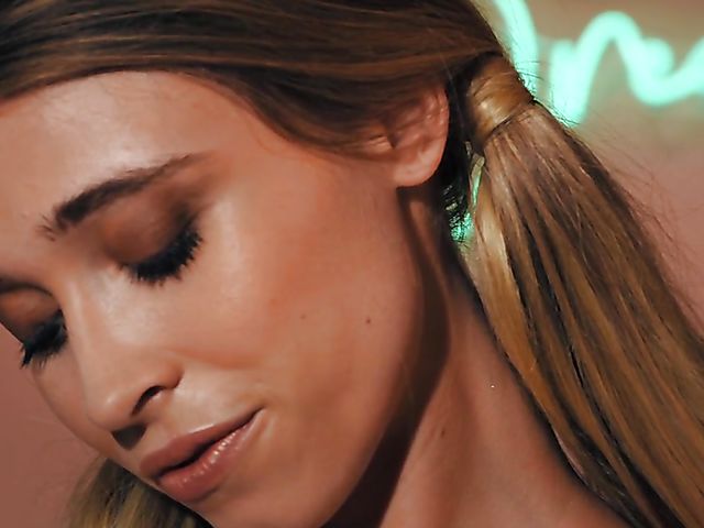 Riley Anne's erotic solo photoshoot for Met Art