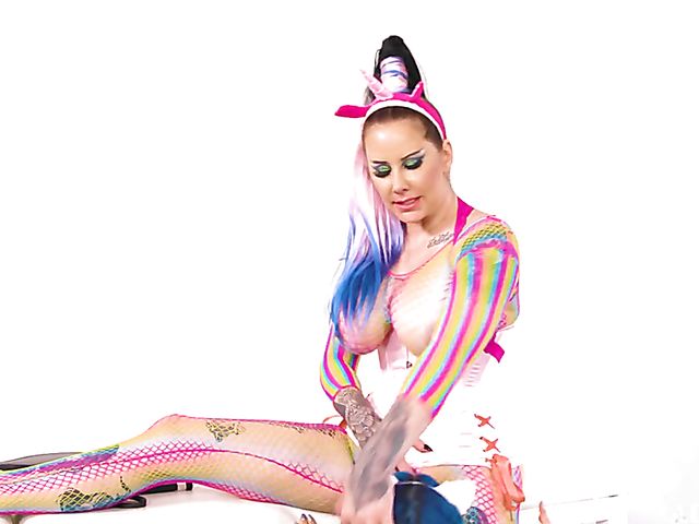 Milfy lesbian dominatrix Madeline Marlowe punishes young Jewelz Blu