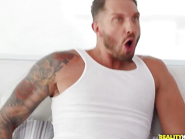 Shower dildo fun and CFNM fuck in bed with teen Katie Kush