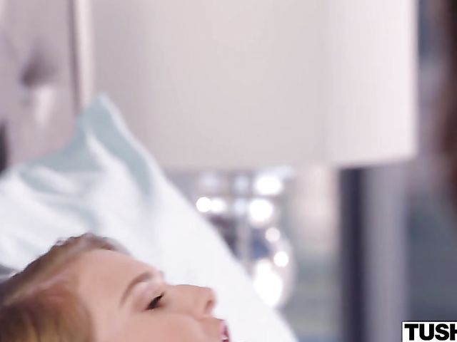 Tushy anal FFM with two eager babes Ashley Lane and Casey Calvert