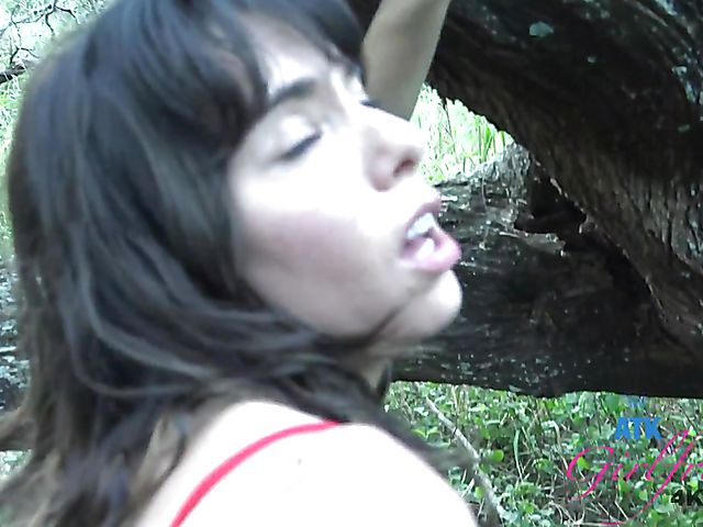 Outdoor fucking and car handjob with bikini GF Vera King