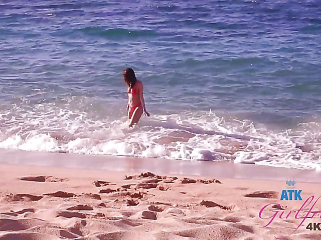 Outdoor fucking and car handjob with bikini GF Vera King