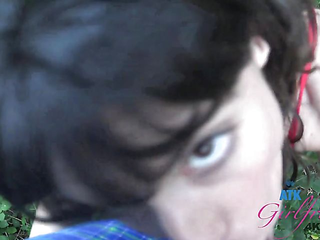 Outdoor fucking and car handjob with bikini GF Vera King