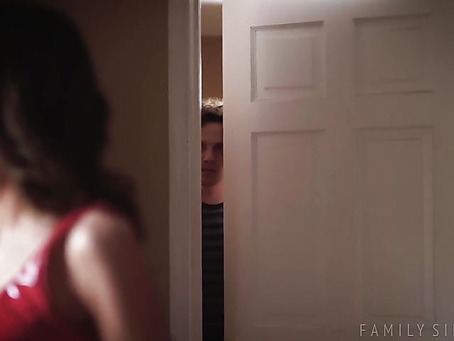 Skinny MILF Lexi Foxy aka Vera King seduces her stepson