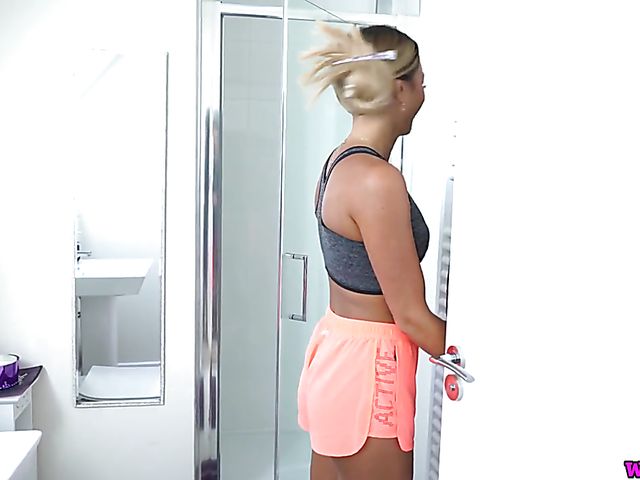 Shower solo with sexy tanned babe Natalia Forrest