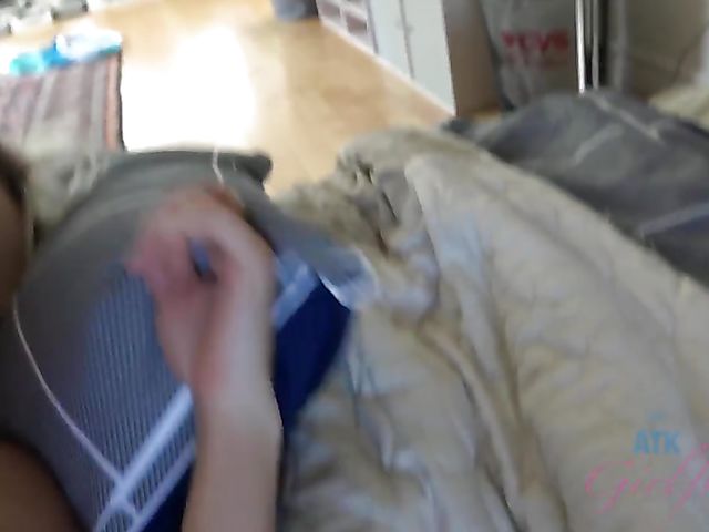 Chloe Temple & Sky Pierce - Fucking two blonde teens POV 