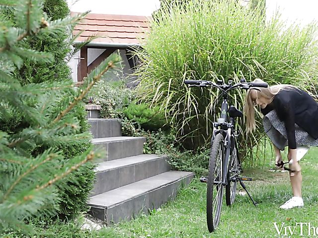 Viv Thomas lesbian garden love with Aislin and Alya Stark